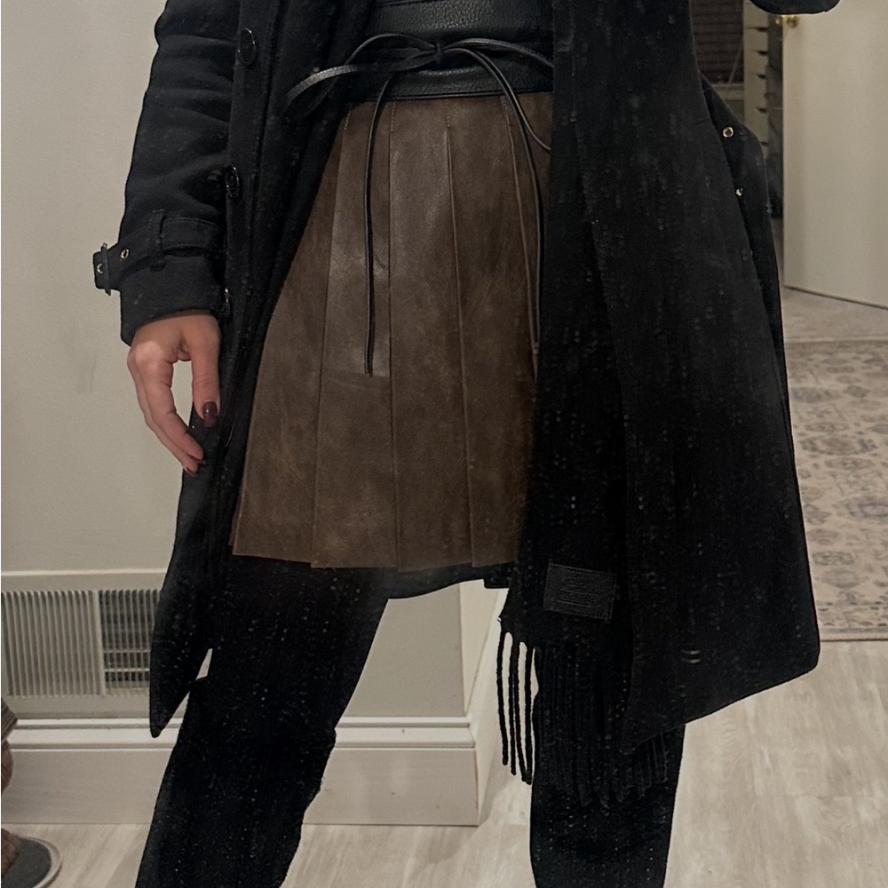 VICI FRONT RUNNER PLEATED LEATHER SKIRT _ MEDIUM